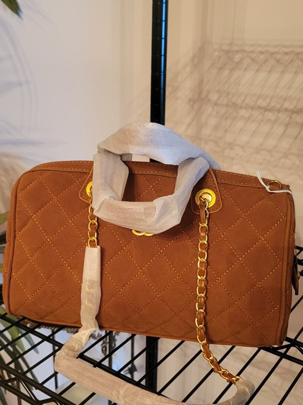 **Suede beauty! Shoulder bag style. No brand. New!